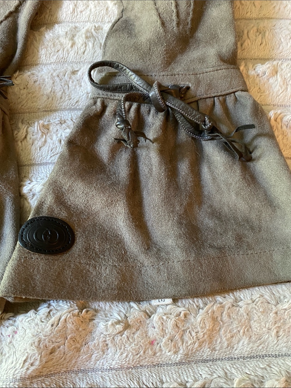 💕HOLD💕Pre-Loved Vintage Gucci Women’s Olive Green Suede Drawstring Long Gloves